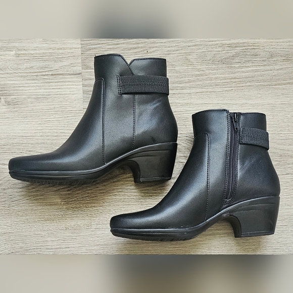 Clarks Collection Emily Holly Black Ankle Boots - Size 7.5M - Picture 3 of 10